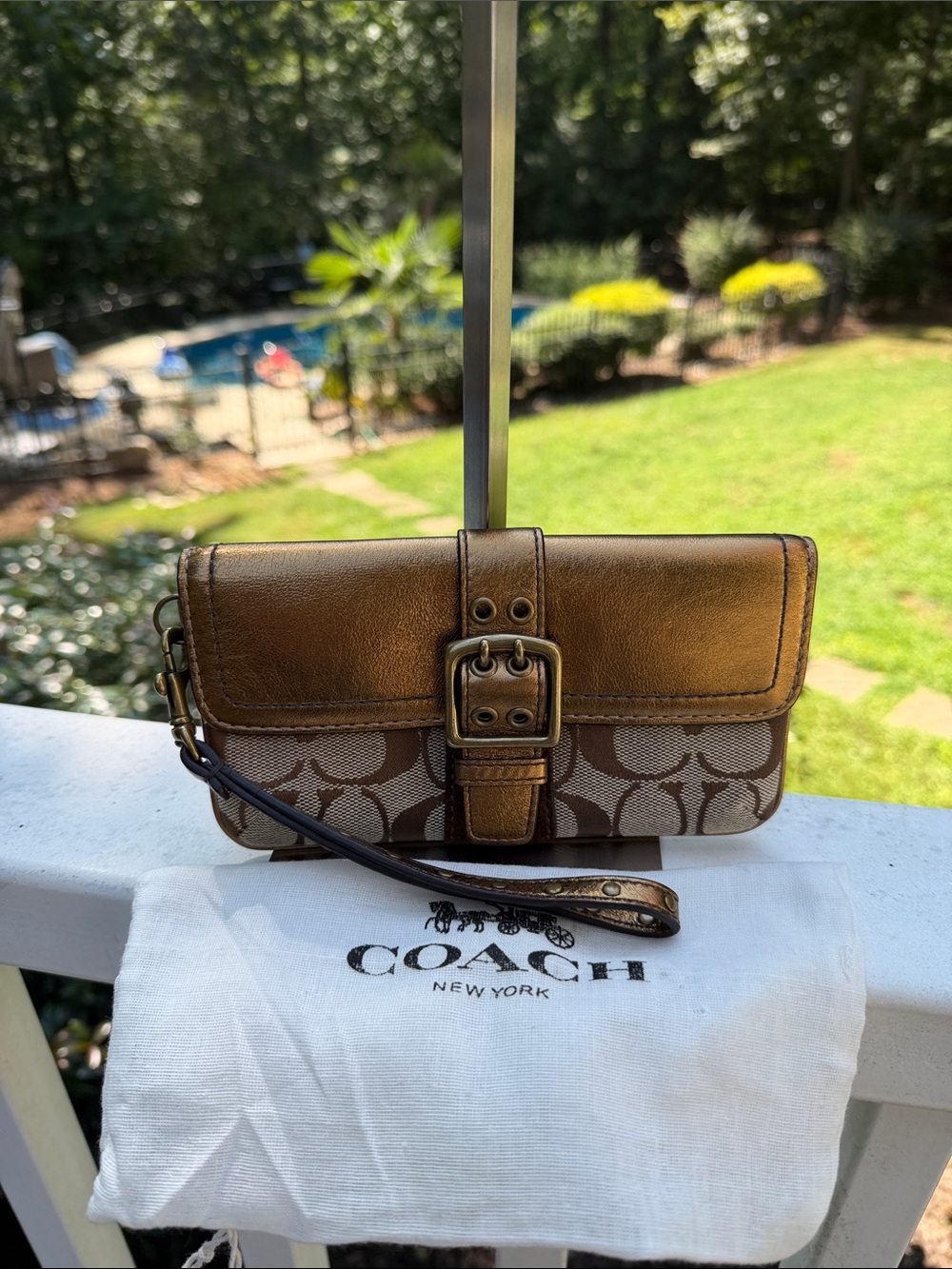 COACH Metallic Gold Signature Buckle Clutch Wallet - Picture 3 of 12